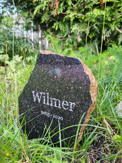 Lemmikin Hautakivi kaiverruksella, koiran / kissan hautakivi nimellä